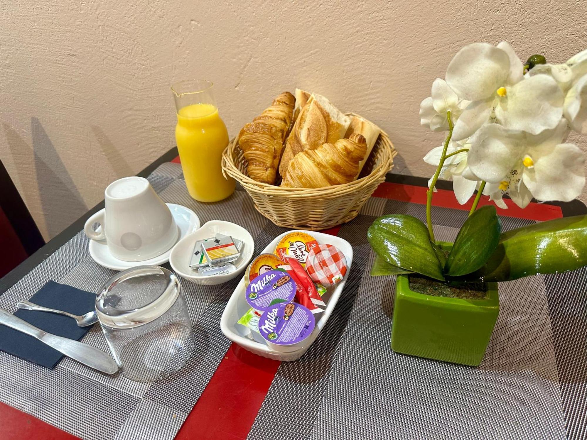 Hotel Victor Hugo Clamart Buitenkant foto