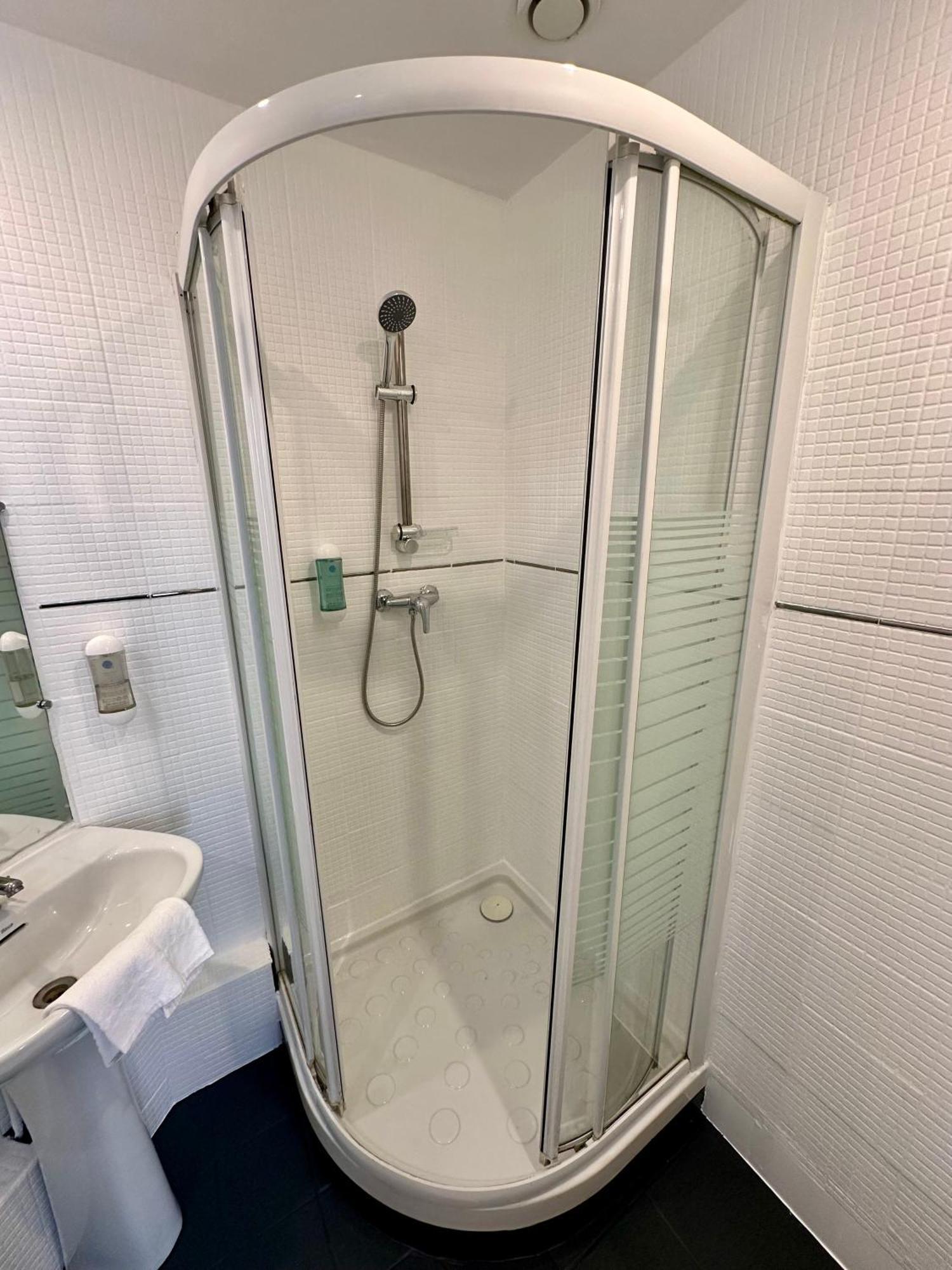 Hotel Victor Hugo Clamart Buitenkant foto