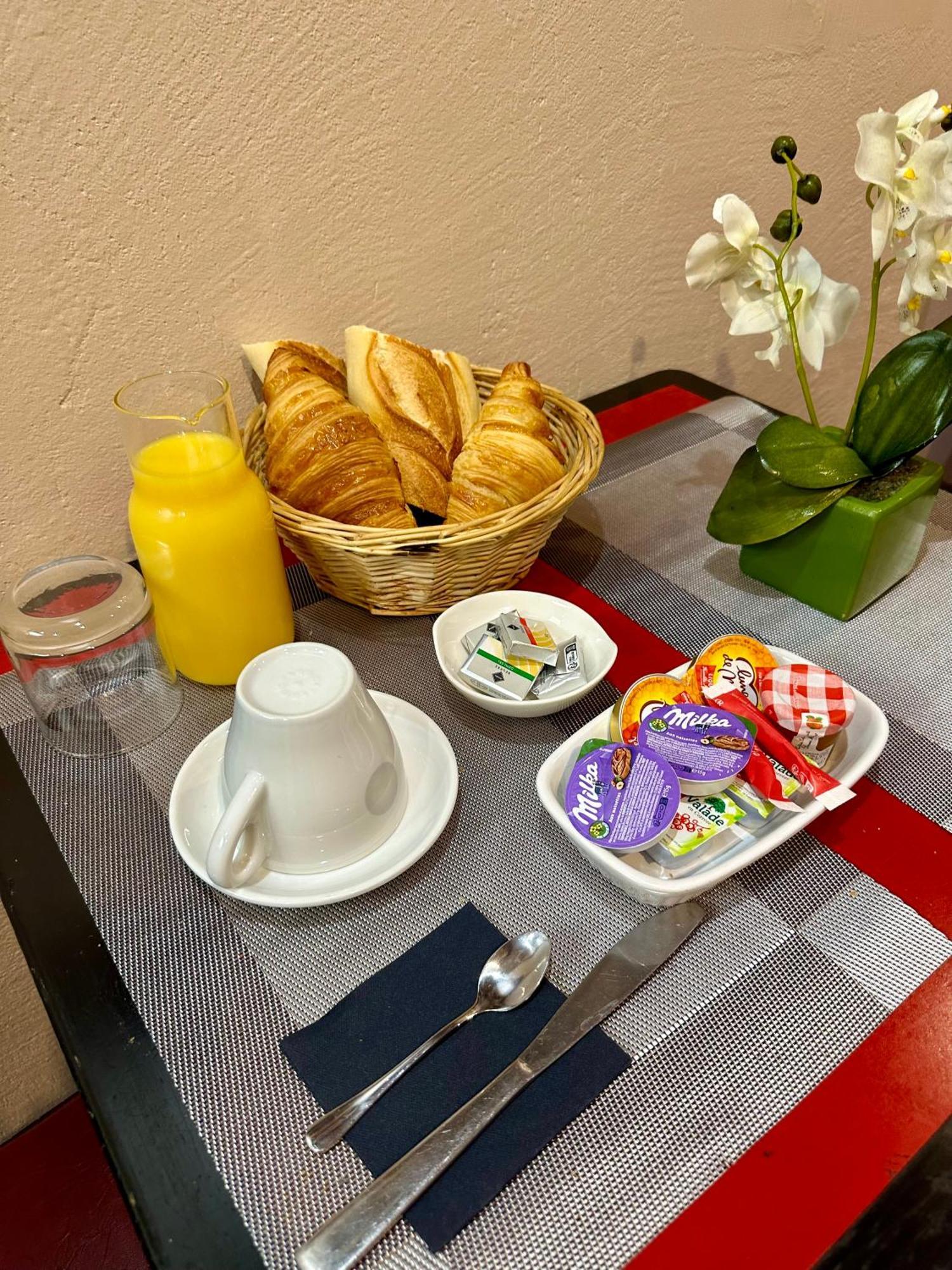 Hotel Victor Hugo Clamart Buitenkant foto