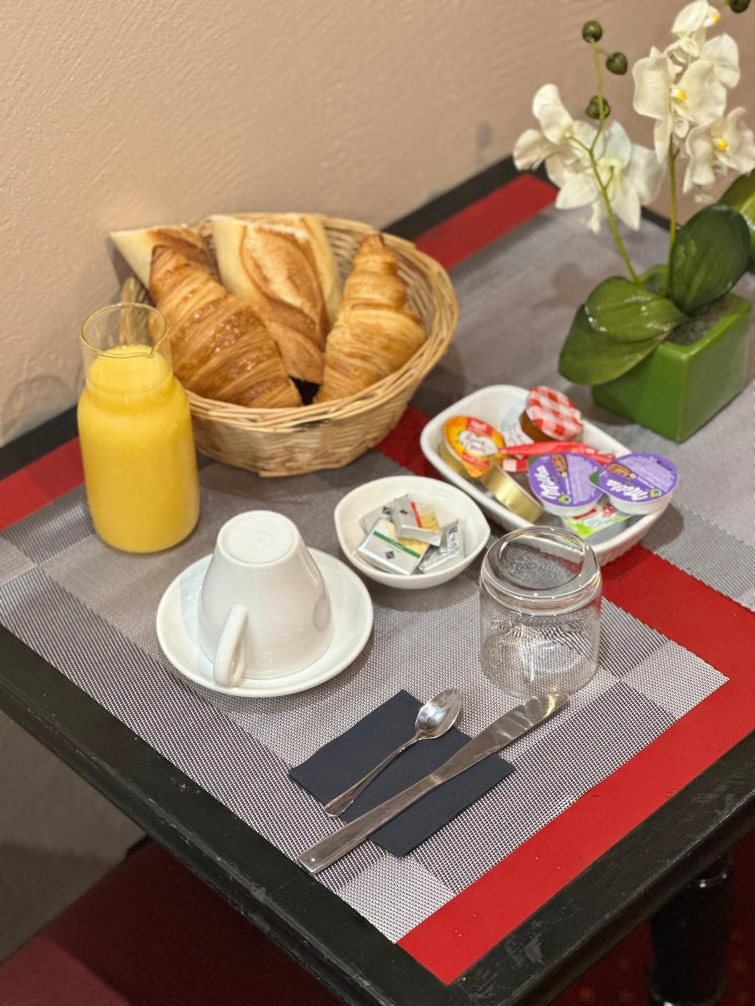 Hotel Victor Hugo Clamart Buitenkant foto