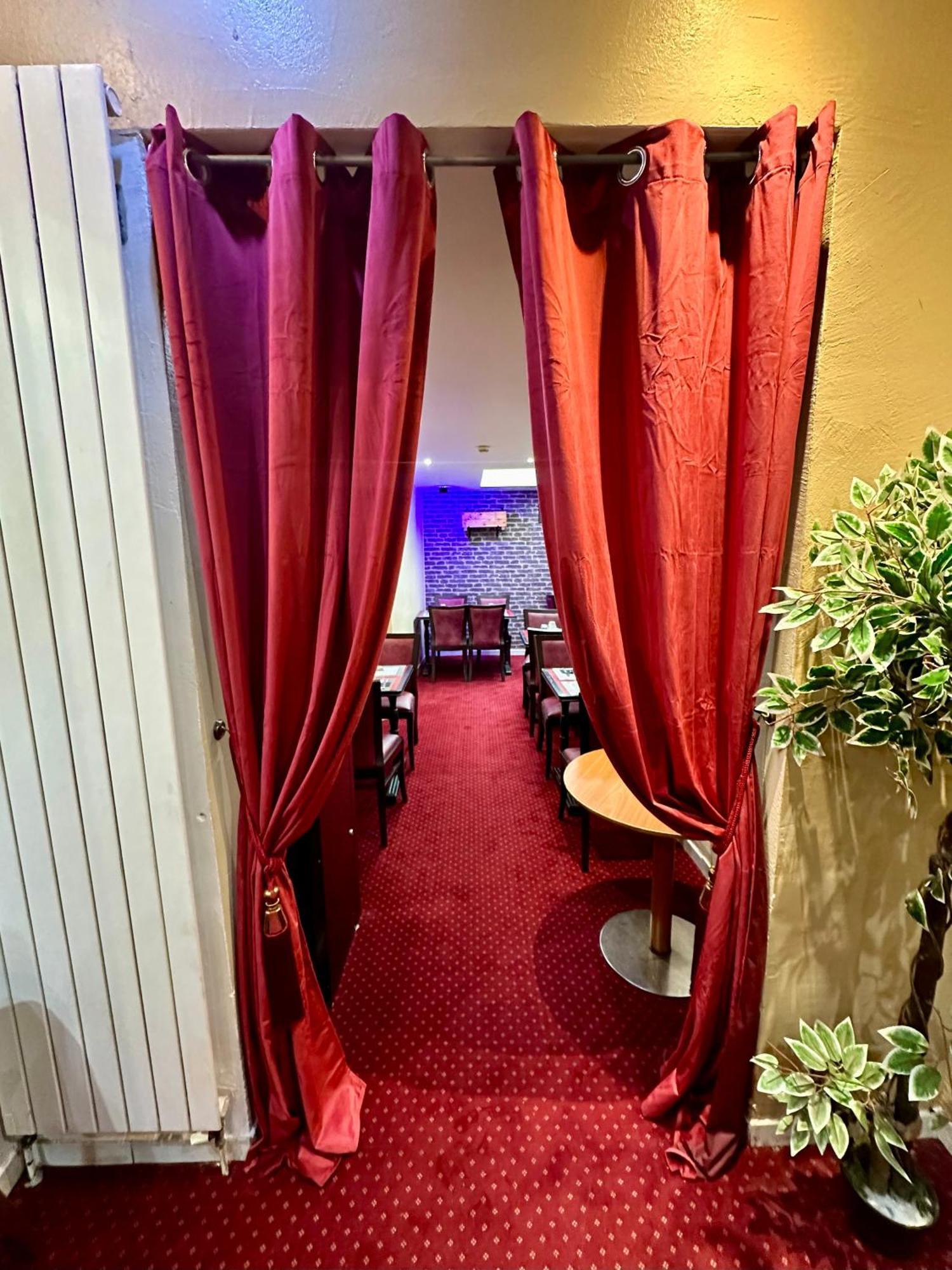 Hotel Victor Hugo Clamart Buitenkant foto